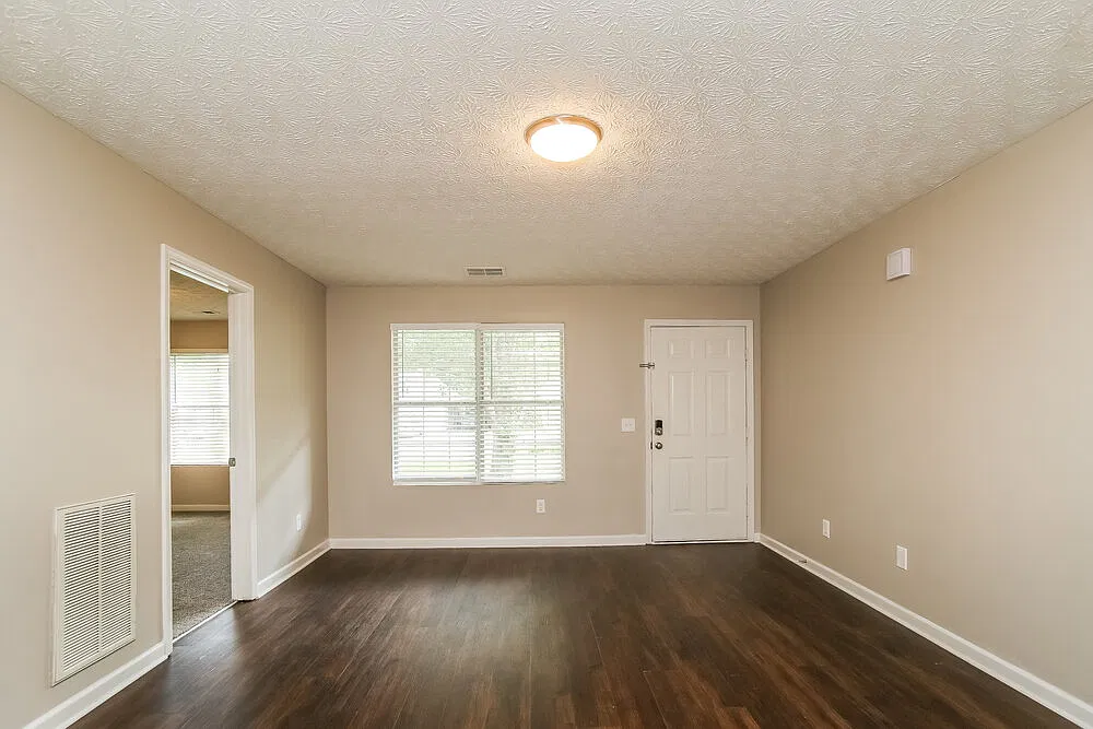 3 bed, 2.0 bath, 1183 sqft, $2,350 — Photo 3