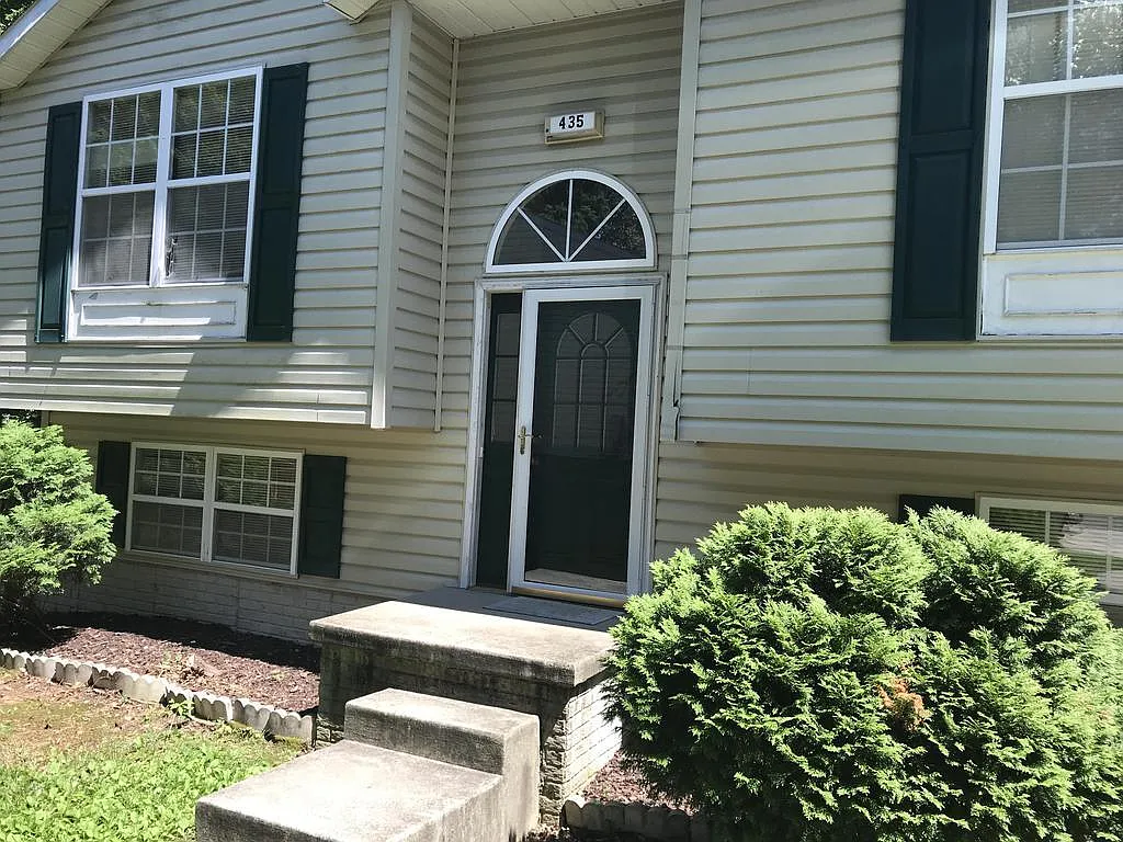 435 Timber Rd photo 1