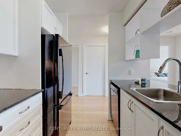 135 Village Green Sq #1621 — Photo 9