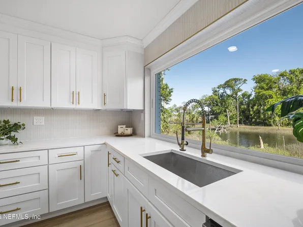 1811 TWELVE OAKS Lane N, Neptune Beach, FL 32266