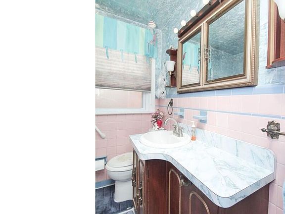 4th image of 1813 Afton St