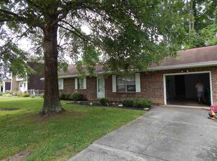 210 Lower Overlook Dr, Hurricane, WV 25526