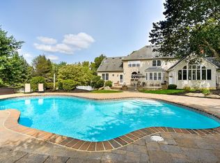 4 Bell Ct, Chester, NJ 07930