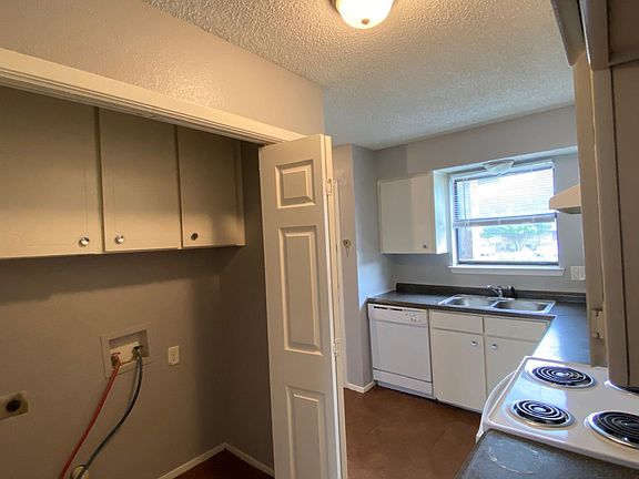 3rd image of 1040 Southmoor Ave