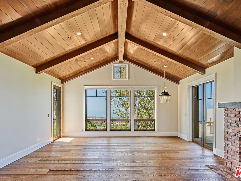 5561 Horizon Dr — Photo 11