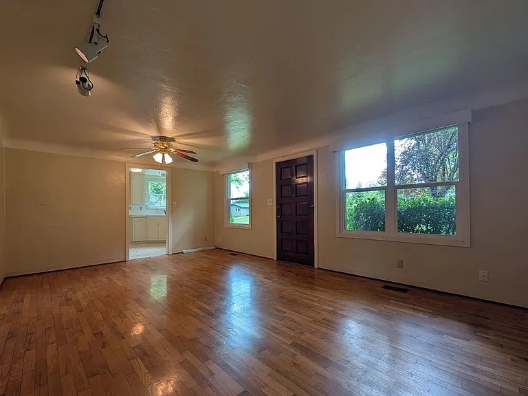 2064 Washington St — Photo 4