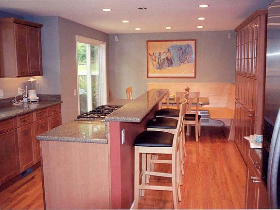 Kitchen with built-in bench
