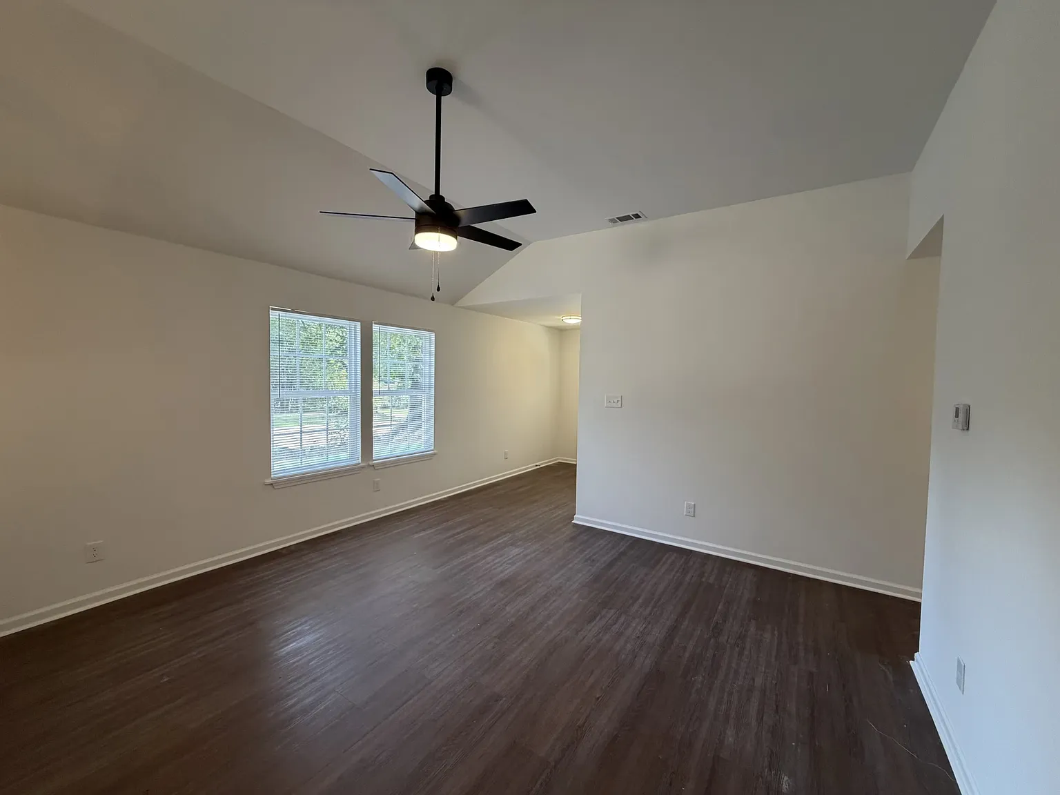 4 bed, 1390 sqft, $1,425 — Photo 2