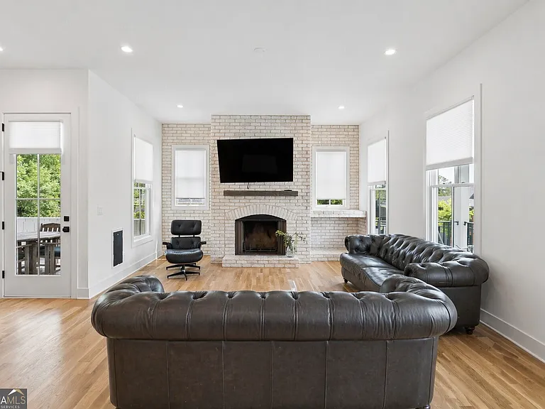 1150 Blair Ln — Photo 25