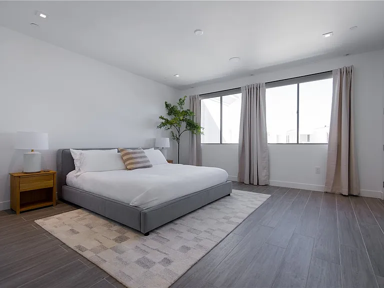 2210 Newport Blvd #302 — Photo 8