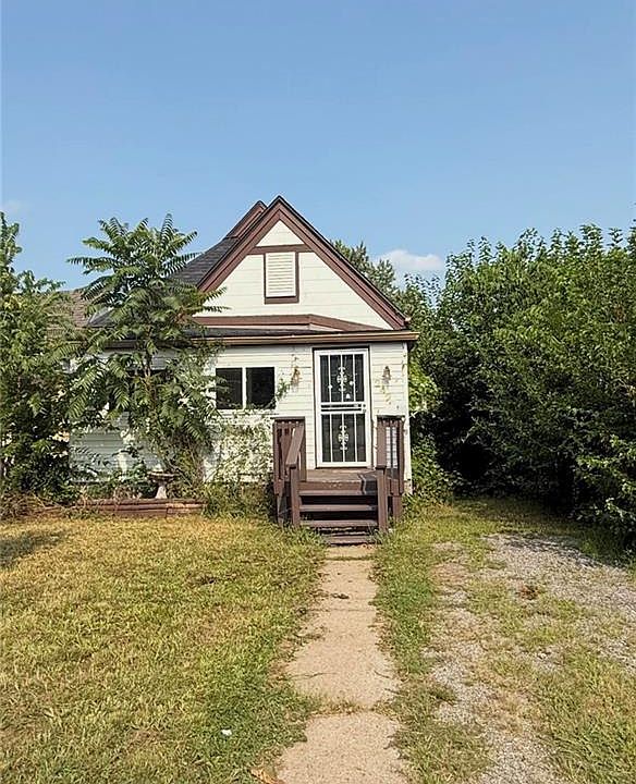 1st image of 2425 Jackson Ave