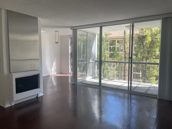 125 N Barrington Ave, 125 N Barrington Ave APT 207, Los Angeles, CA 90049
