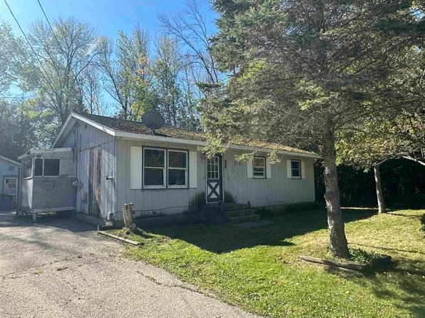 605 46th Ave, Menominee, MI 49858