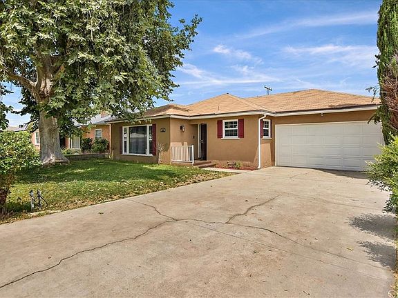 3rd image of 528 Country Club Ln