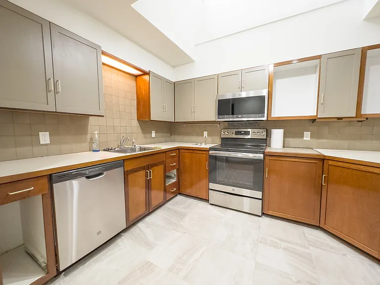 103 Cedar St #2 — Photo 12