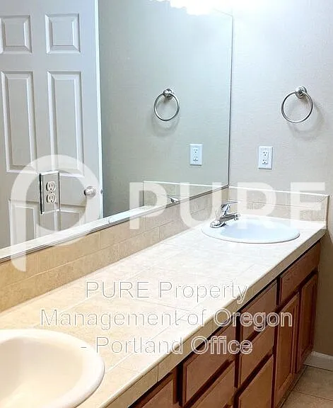 2806 Raymond St — Photo 15