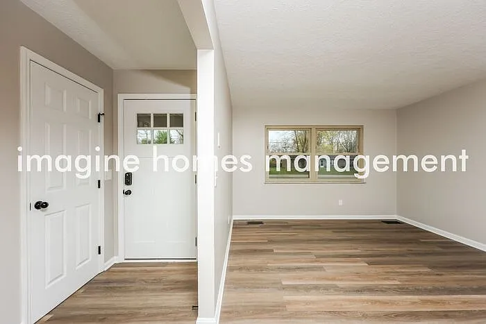 3698 Oakwood Dr — Photo 2