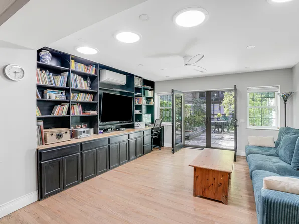 205 Edgecombe Avenue image 4 of 20