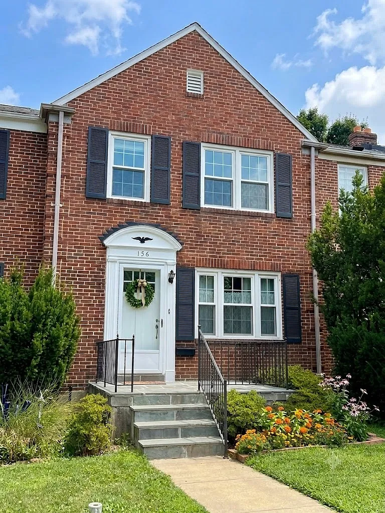 3 bed, 1292 sqft, $2,700 — Photo 1