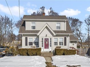 157 Country Club Dr, Warwick, RI 02888