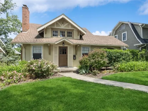 4921 Bell St, Kansas City, MO 64112