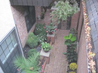 1302 La Rochelle Dr, Columbus, OH 43221