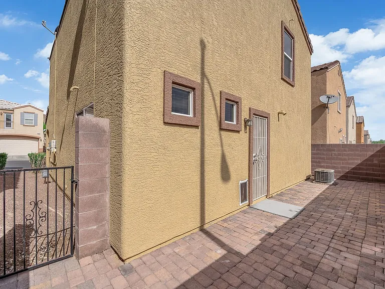 7470 Margollini St — Photo 9