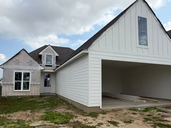 104 Field Point Ln, Youngsville, LA 70592