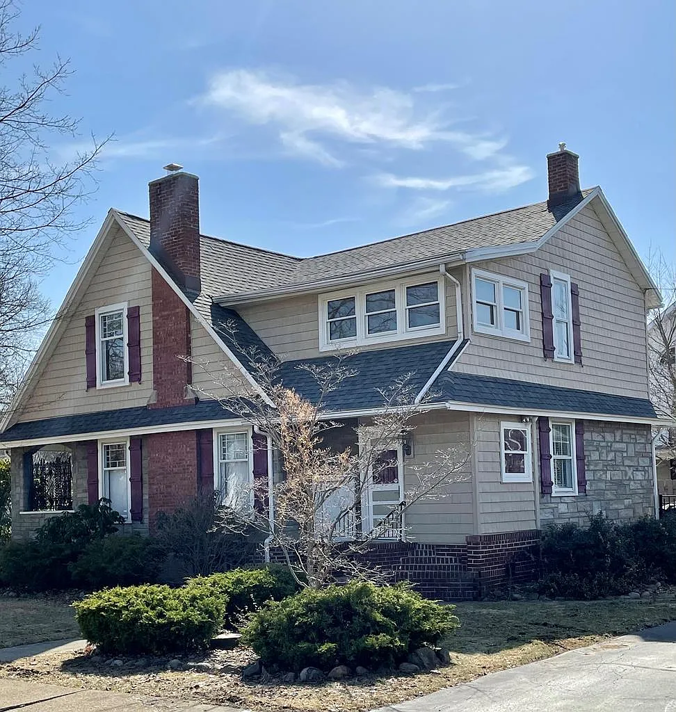 1064 W Water St photo 1