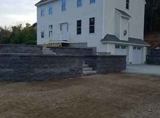 2 Willow Rd, Ayer, MA 01432