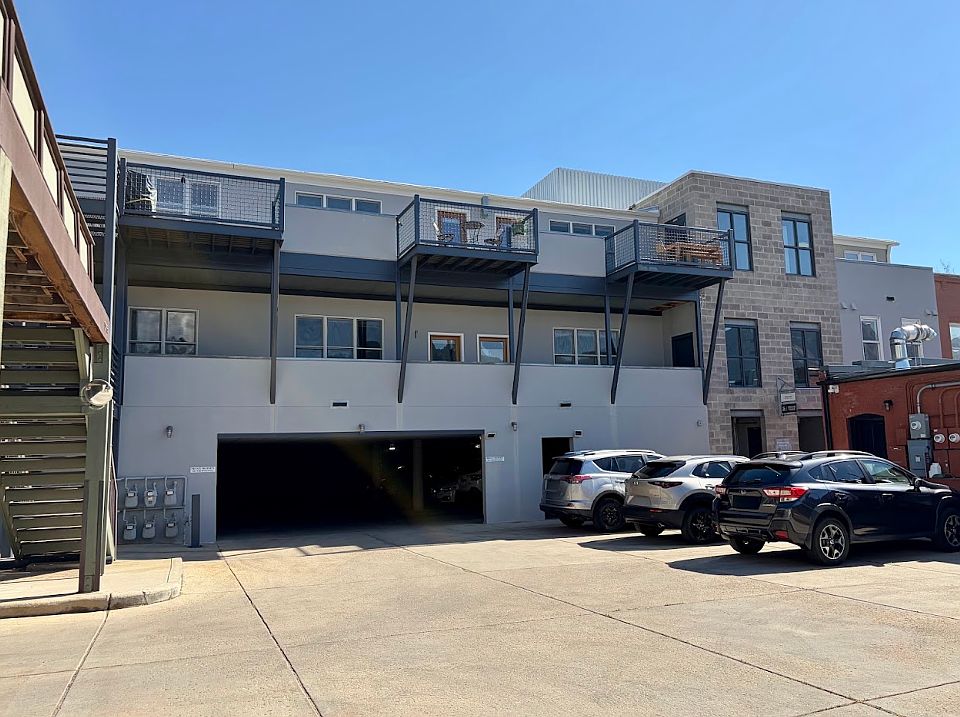 1st image of 1941 Pearl St Unit 202