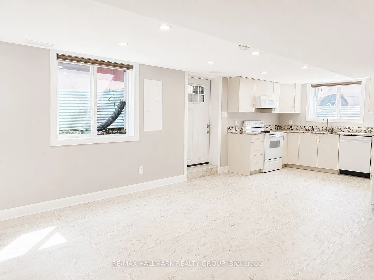 3 bed, $2,400 — Photo 1
