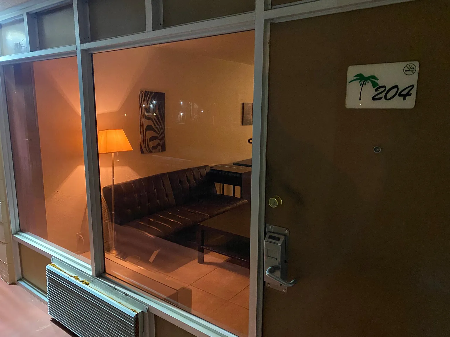 Studio, 300 sqft, $1,000 — Photo 1