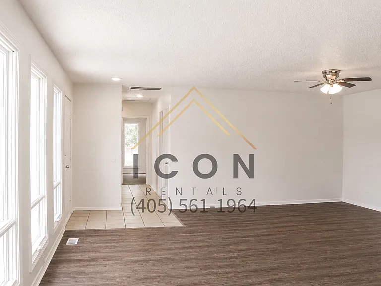 515 N Robin Way — Photo 3