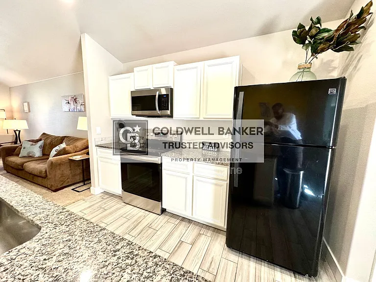 3108 Urbana Ave — Photo 9