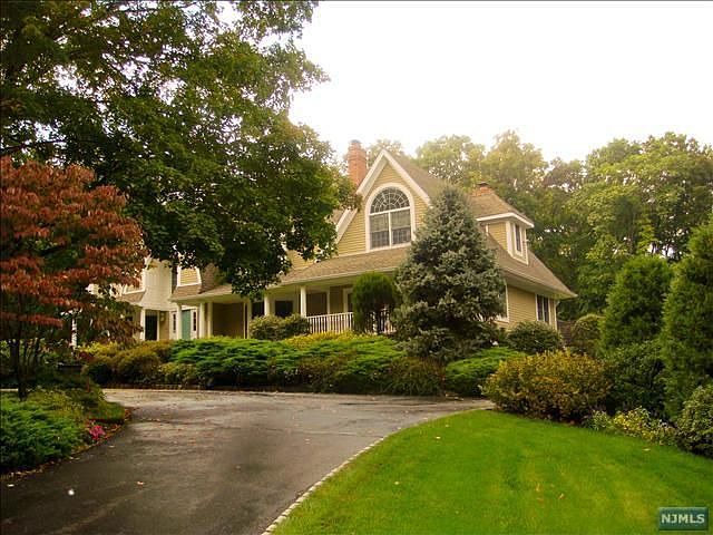 1st image of 687 Highview Dr