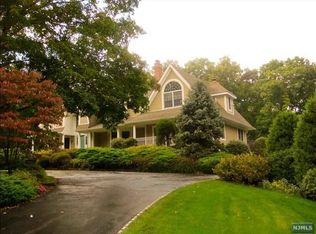 687 Highview Dr, Wyckoff, NJ 07481