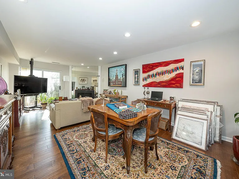 1710 Oakwood Ter #B — Photo 5