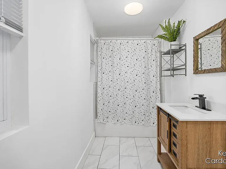 443 Barth Ave SE — Photo 10
