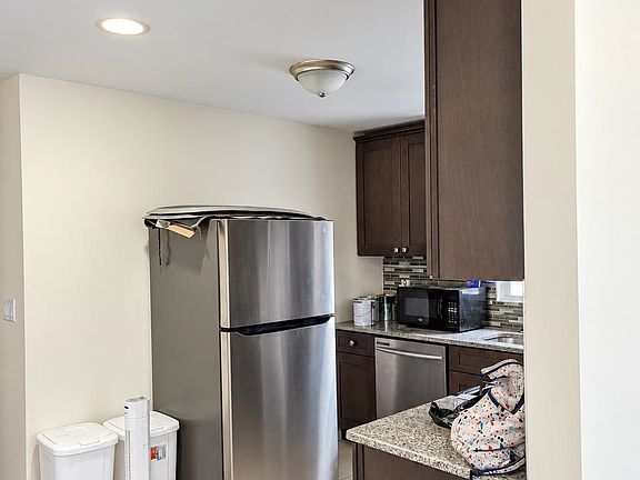 5th image of 275 Maple St Floor 1