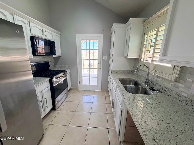 1533 El Greco Cir — Photo 3