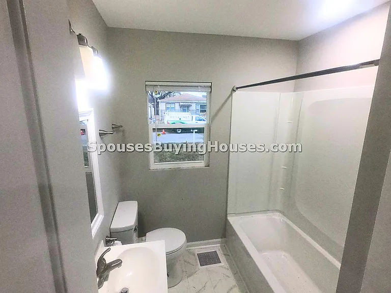 717-719 W 4th St #717 — Photo 9