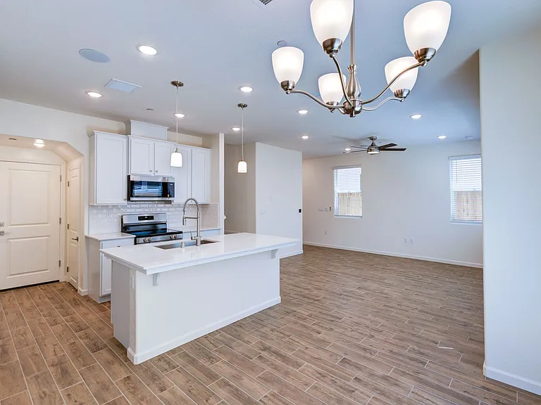 1498 Vintage Ln — Photo 9