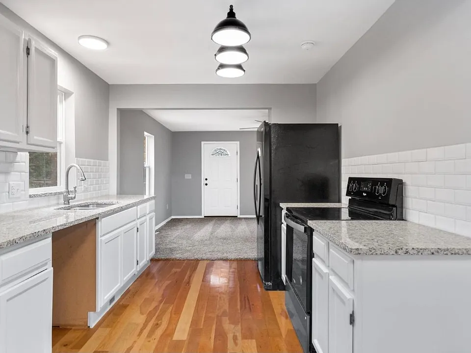 702 S 10th Ave