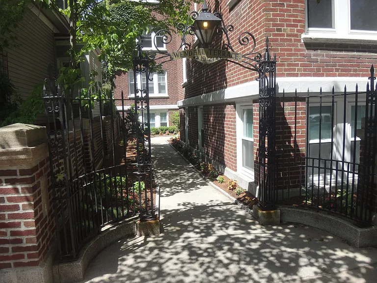 25 Wendell St #1 — Photo 4