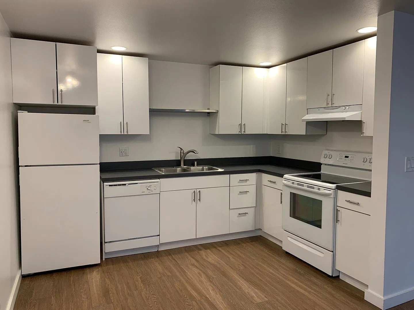 Eden Court Apartments — Photo 4