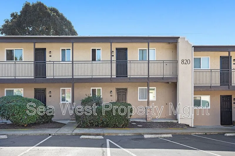 Building Photo - 820 Encinitas Blvd #202