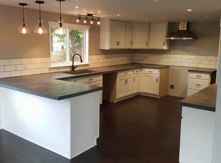 25097 E Hunter Rd, Veneta, OR 97487