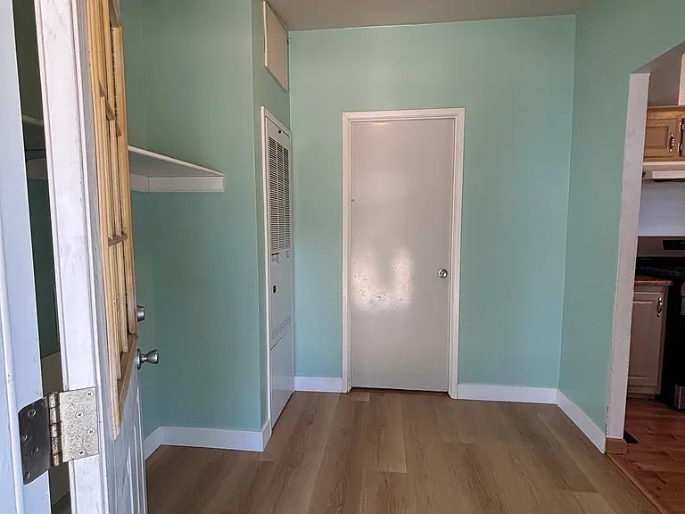 Taylor Ave — Photo 2