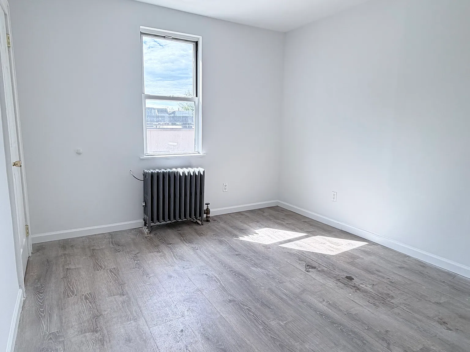 2 bed, 700 sqft, $2,600 — Photo 2